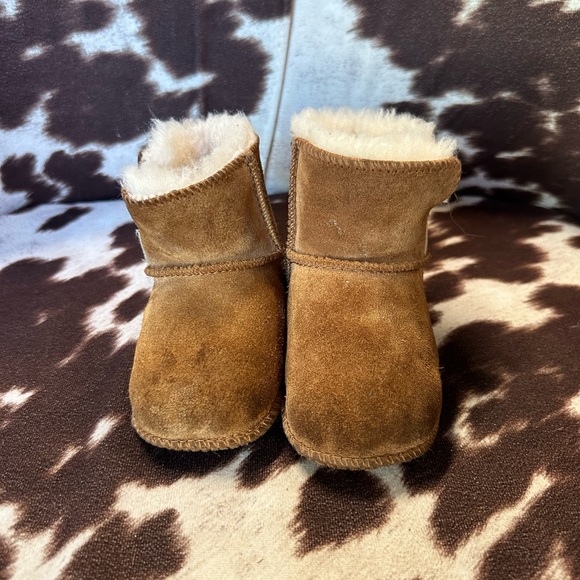 Toddler UGGs “Erin” - Picture 3 of 4
